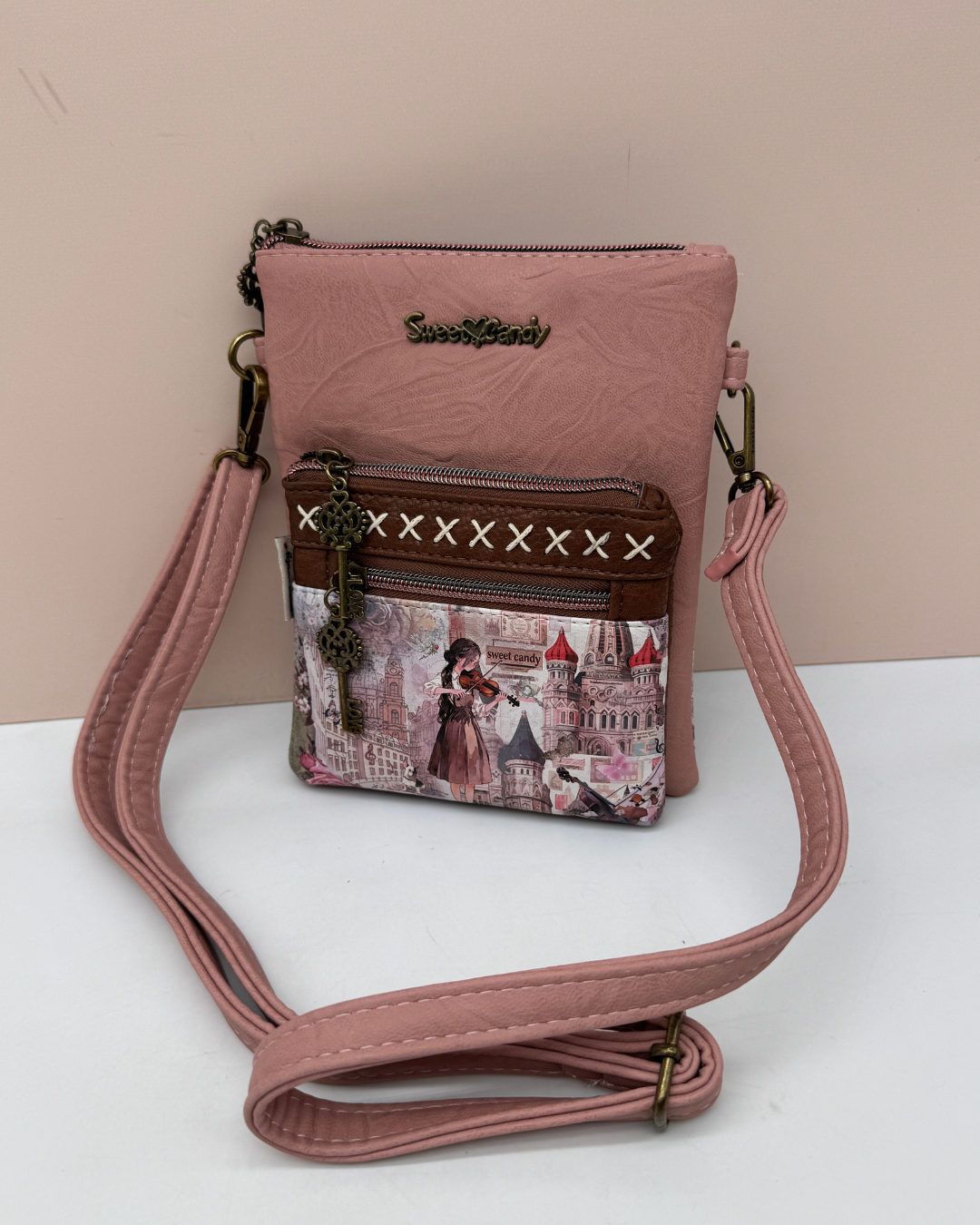 Bandolera Sweet Candy Rosa Empolvado con Estampado Violinista Vintage