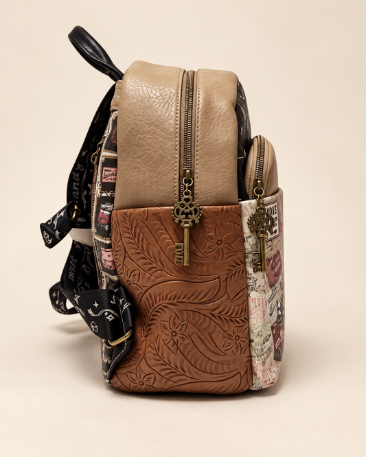 Mochila Sweet Candy de Mujer Beige y Negra con Estampado de Chica Motera