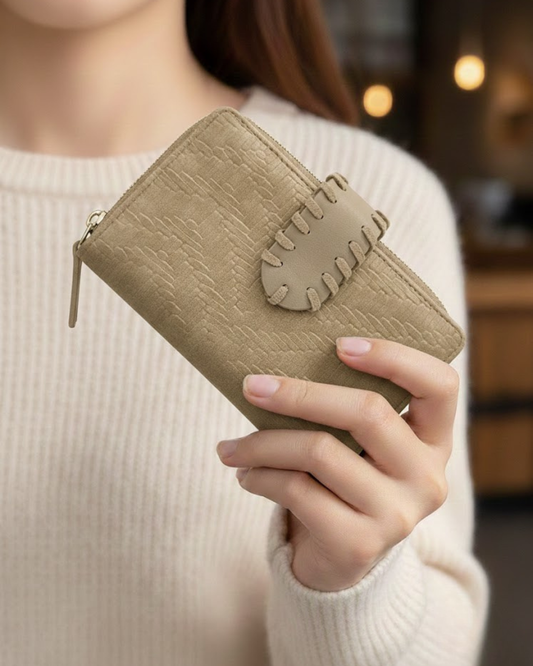 Billetera de Cuero Texturizado Camel con Cierre Artesanal y Monedero