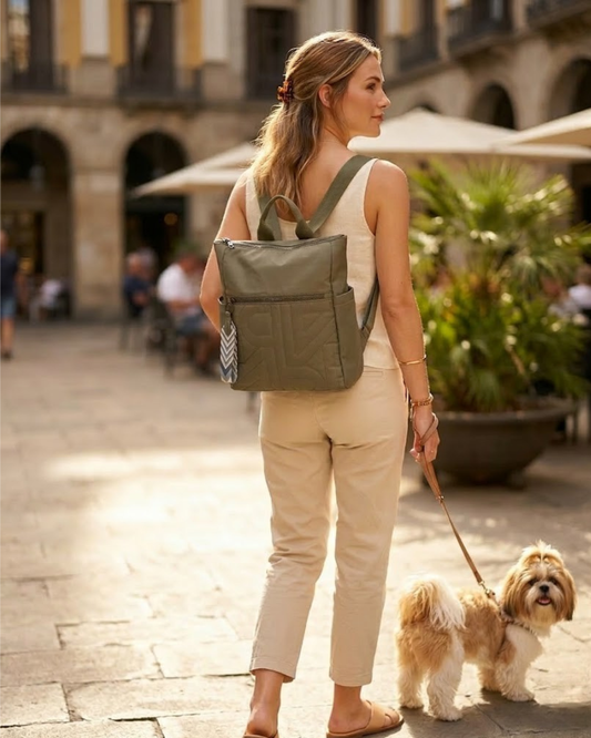 Mochila Urbana de Nylon Verde Oliva - Bolso de Espalda Ligero y Resistente con Bordado Geométrico