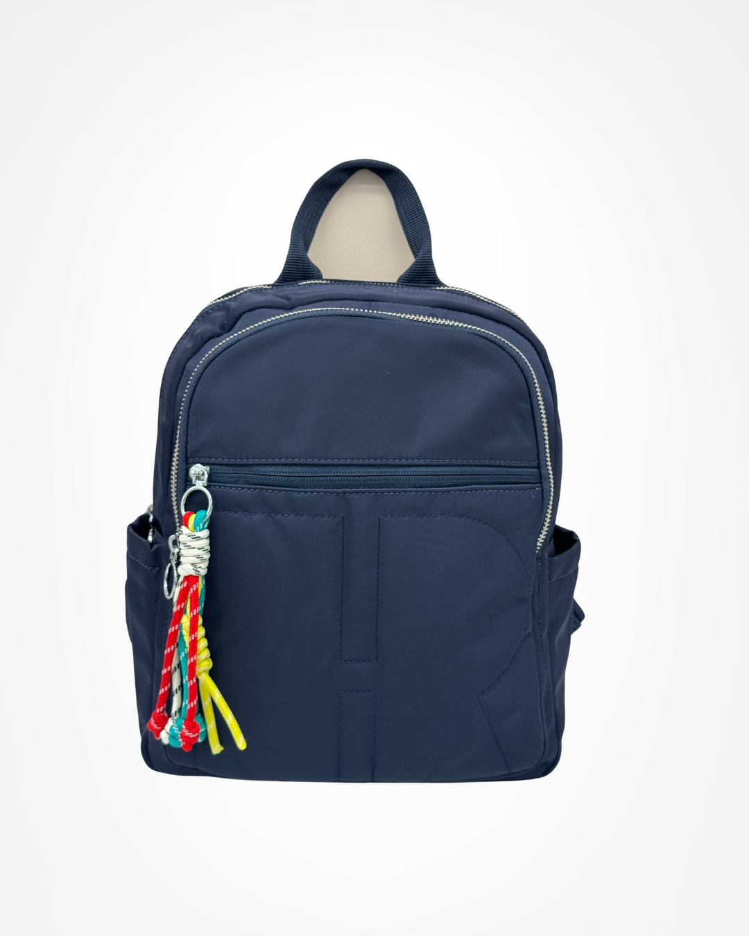 Mochila antirrobo azul marino vista frontal estilo casual urbano.