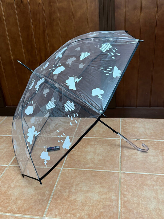 Paraguas transparente nubes