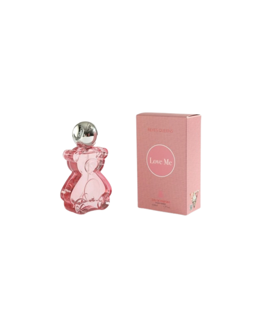 Perfume Osito Rosa Love Me Reyes Queens 50 ml para mujer con frasco rosa transparente, tapón plateado y caja rosa